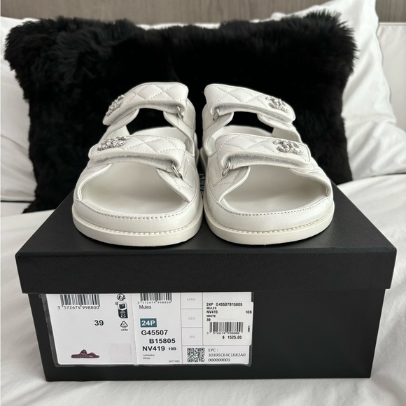 CHANEL 🖤 24P Classic White Leather Slip on Dad Sandals - Size 39 *RARE* - Picture 10 of 13